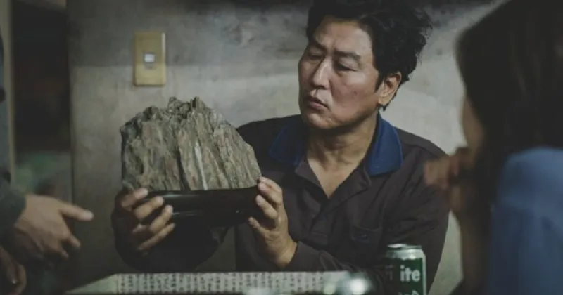 Hòn đá sẽ mang lại sự sung túc cho chủ nhân của nó. (Ảnh: IMDb)