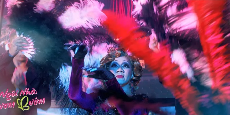 Thành Lộc biến hóa thành drag-queen.
