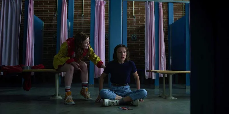 Stranger Things 3 khai th&aacute;c mối quan hệ bạn th&acirc;n hết sức dễ thương giữa Max v&agrave; Eleven 