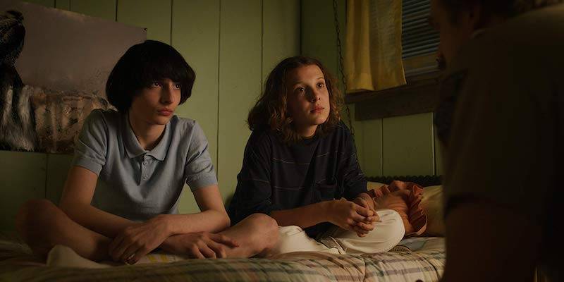 Millie Bobby Brown và Finn Wolfhard tiếp tục chứng tỏ thực lực trong Stranger Things 3 