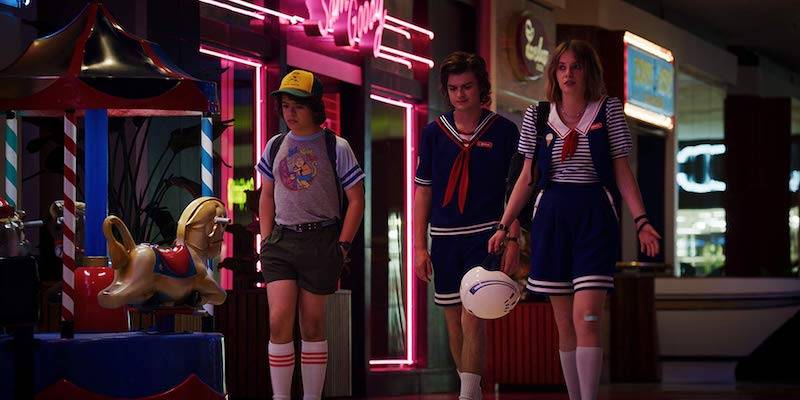 Dustin và Steve vẫn thân thiết cùng cô bạn mới là Robin trong Stranger Things 3