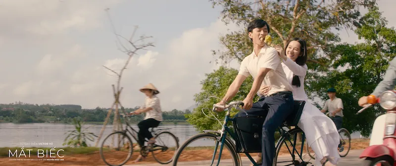 T&igrave;nh cảm học tr&ograve; trong s&aacute;ng trong Mắt Biếc 