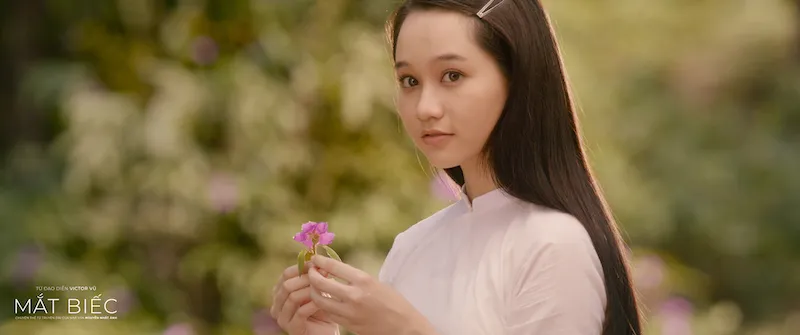 Mắt Biếc đ&atilde; đưa n&agrave;ng H&agrave; Lan l&ecirc;n m&agrave;n ảnh rộng với đ&ocirc;i mắt đẹp nao l&ograve;ng 