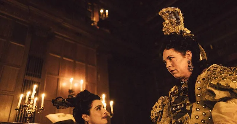 Sarah và Nữ hoàng Anne có mối quan hệ hơn cả tình bạn trong The Favourite
