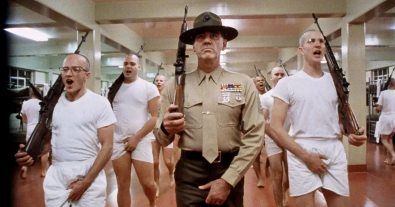 Phim của Stanley Kubrick không thiếu những cảnh gây sốc. Ảnh: Warner Bros.