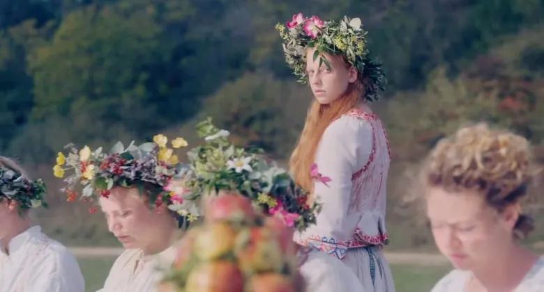 Midsommar hù dọa khán giả ngay lúc trời sáng. Ảnh: Slate.
