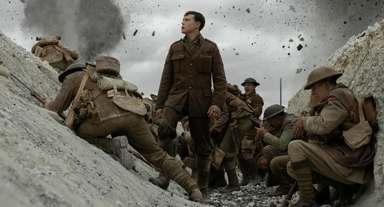 1917, bộ phim về Thế Chiến Thứ Nhất của Sam Mendes c&oacute; những c&uacute; quay tuyệt đẹp đến từ Roger Deakins. 