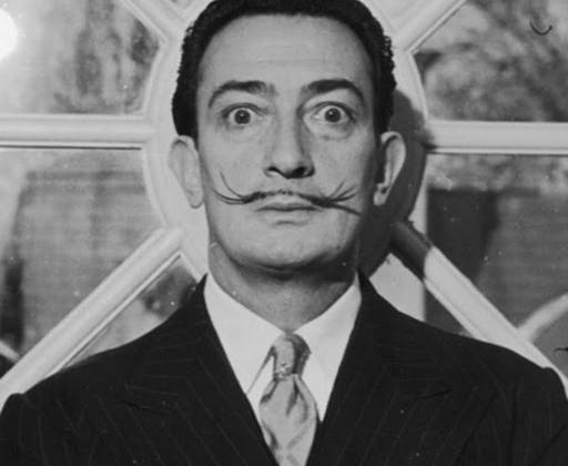 Salvador Dalí, vị họa sĩ nổi tiếng người Tây Ban Nha đã trở thành niềm cảm hứng cho chiếc mặt nạ trong Money Heist.  