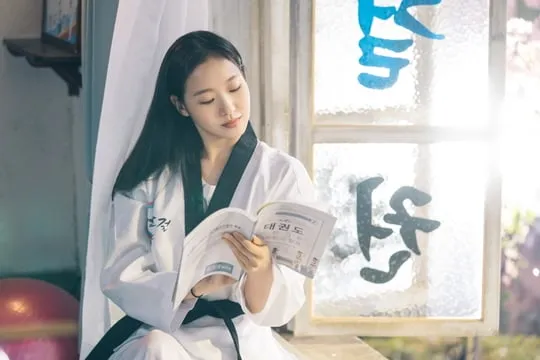 Kim Go Eun dịu dàng trong tạo hình nhân vật mới của Quân Vương Bất Diệt.