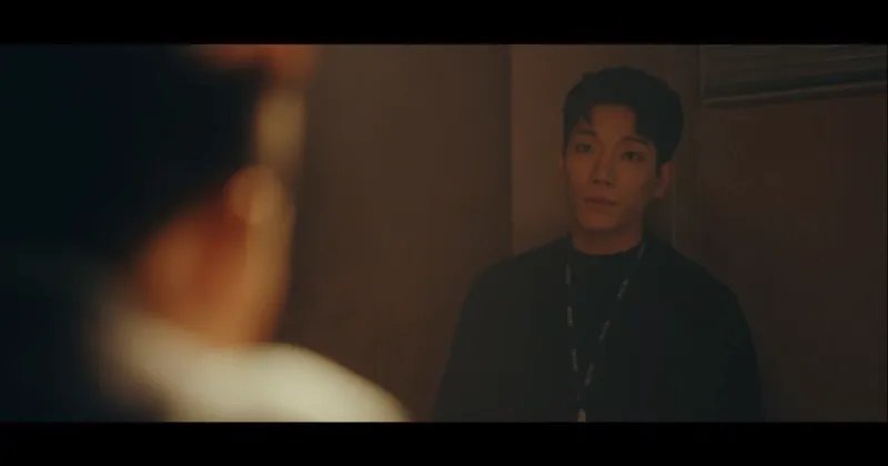 Kim Kyung Nam trong vai Kang Shin Jae, t&igrave;nh địch của Lee Gon. 