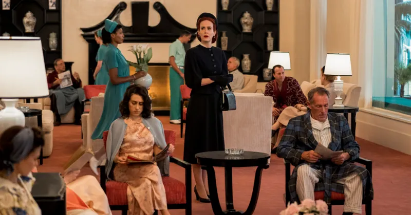 Sarah Paulson (áo đen) sẽ thủ vai Ratched trong tv series cùng tên.