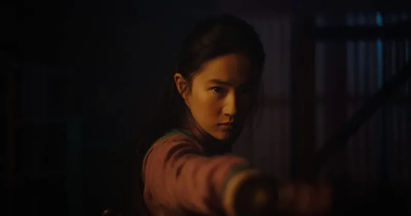 Nhân vật Hoa Mộc Lan trong live action 2020 khác rất nhiều so với bản 1998.