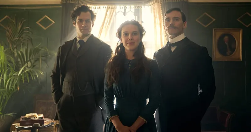Henry Cavill vai Sherlock Holmes (tr&aacute;i), Millie Bobby Brown trong vai Enola Holmes (giữa) v&agrave; Sam Claflin trong vai Mycroft Holmes. 