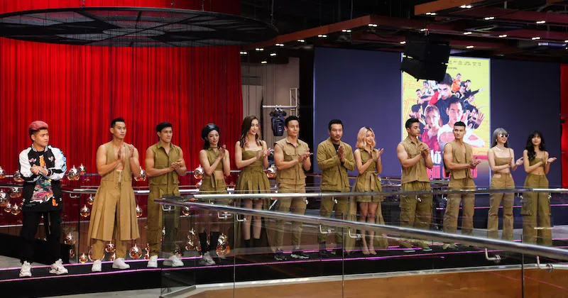 Dàn cast đã có màn catwalk ra mắt khán giả