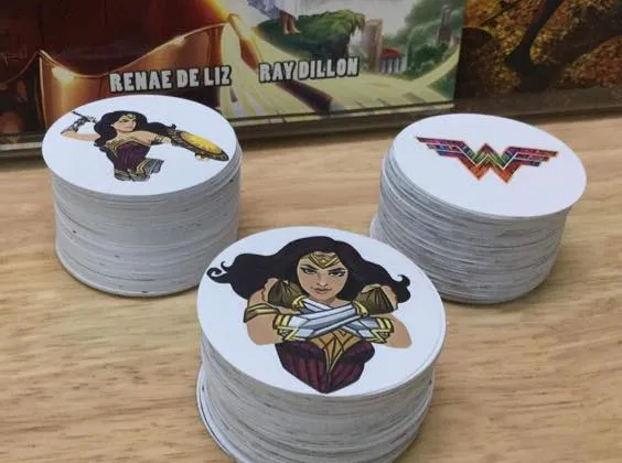 Sticker th&igrave; Fan c&oacute; thể d&ugrave;ng để trang tr&iacute; l&ecirc;n laptop, điện thoại, b&agrave;n l&agrave;m việc, hay g&oacute;c học tập