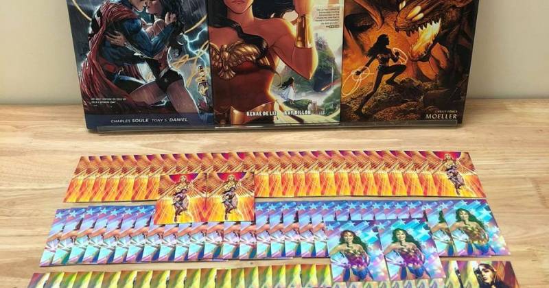 Photocard Wonder Woman có hologram lấp lánh
