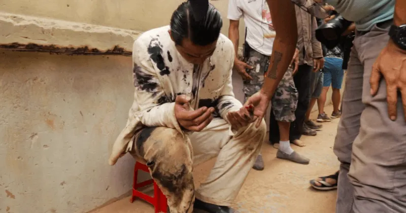 Qu&aacute;ch Ngọc Ngoan tr&ecirc;n phim trường.