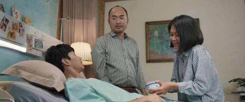 Tiến Luật có màn thể hiện duyên dáng vào hồi cuối phim