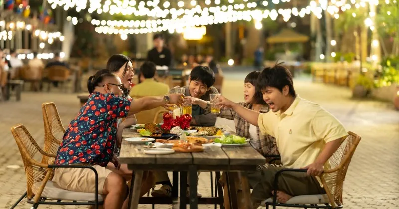 Doanh thu ngất ngưỡng nhưng Mang Mẹ Đi Bỏ cũng đi k&egrave;m với nhiều đ&aacute;nh gi&aacute; g&acirc;y tranh c&atilde;i giữa c&aacute;c bộ phận kh&aacute;n giả