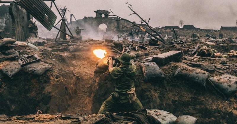 Mưa Đỏ đậm tính chất sử thi