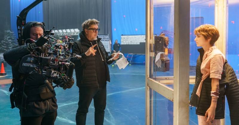 Đạo diễn Scott Derrickson tiếp tục khai thác những ký ức cá nhân, nhưng lần này vị đạo diễn chuyển hướng sang những năm tháng cấp 3 đầy biến động của mình