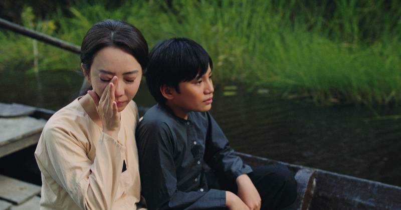 Thu Trang đưa khán giả về lại bối cảnh miền Tây thời xưa đầy hoài niệm để tái hiện cuộc đời nhiều thăng trầm của người phụ nữ