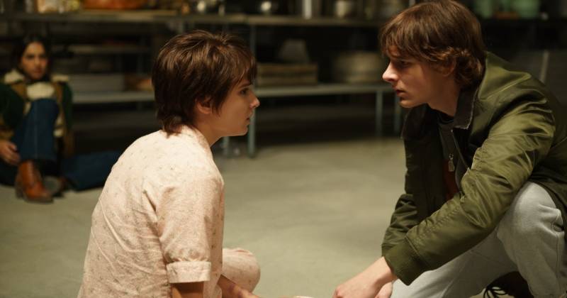 Gwen đã có những pha hành động kịch tính khi đối mặt với The Grabber trong cơn mộng du