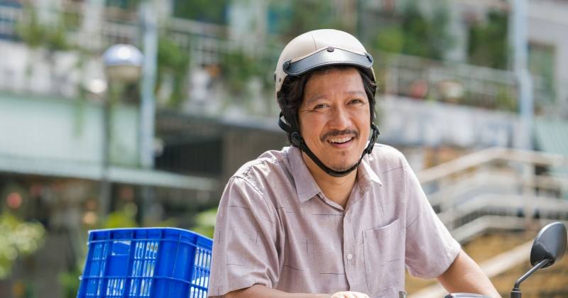 Trường Giang vô vai 'gà trống nuôi con' bằng nghề mắm truyền thống