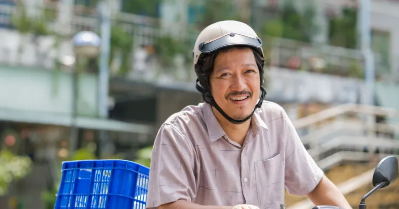 Trường Giang vô vai 'gà trống nuôi con' bằng nghề mắm truyền thống