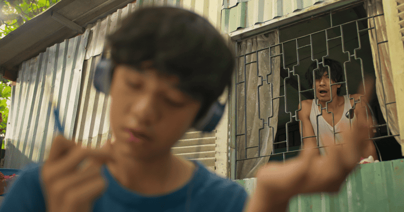 Đoạn trailer h&eacute; mở t&iacute;nh c&aacute;ch hai nh&acirc;n vật ch&iacute;nh, người ba (Kiều Minh Tuấn) v&agrave; đứa con trai (Hạo Khang)