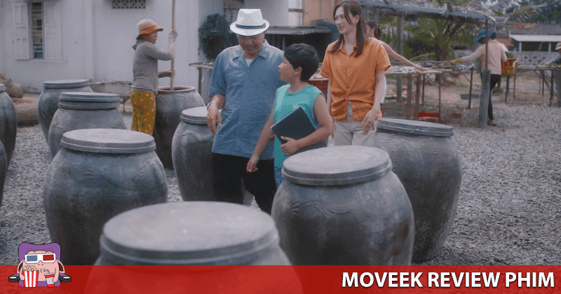 Bé Tô lần đầu được tiếp xúc với người thân ngoài mẹ