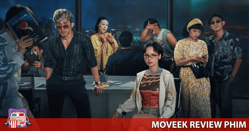 Đại Tiệc Trăng M&aacute;u 8 c&oacute; mở đầu với một c&uacute; m&aacute;y d&agrave;i khoảng 35 ph&uacute;t xoay quanh một phim kinh dị c&oacute; vẻ&hellip; rẻ tiền