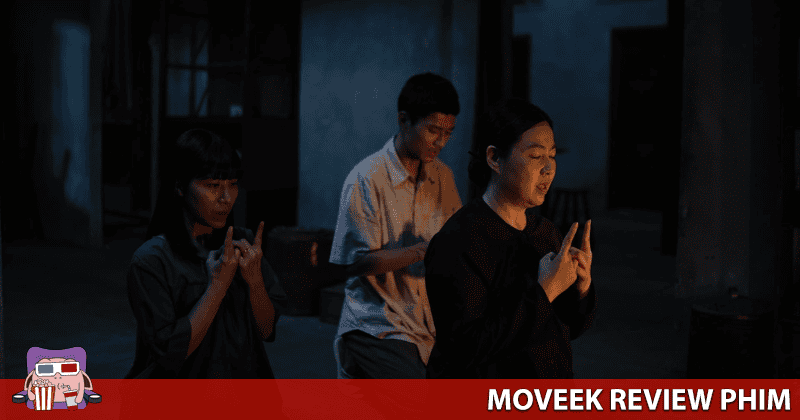Những màn cúng thỉnh ma xó của dì Tánh mang đến cảm giác rùng rợn