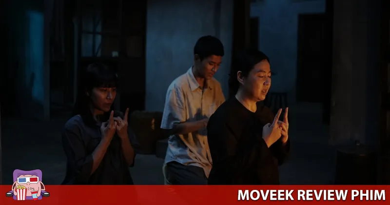 Những màn cúng thỉnh ma xó của dì Tánh mang đến cảm giác rùng rợn