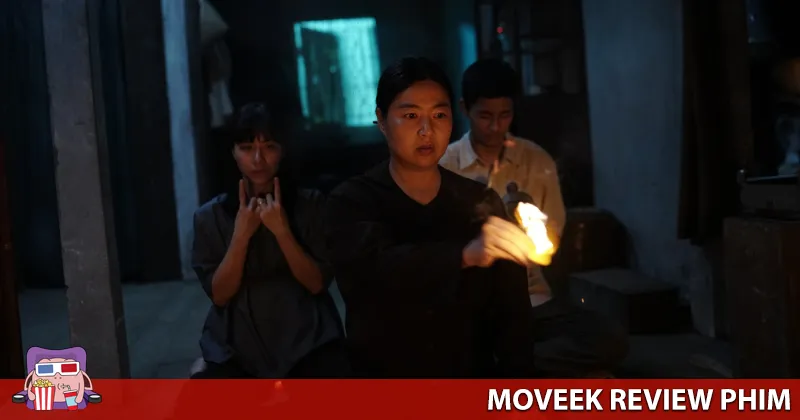 Những m&agrave;n niệm kinh, c&uacute;ng b&aacute;i của L&ecirc; Kh&aacute;nh tạo được kh&ocirc;ng kh&iacute; r&ugrave;ng rợn, &aacute;m ảnh 