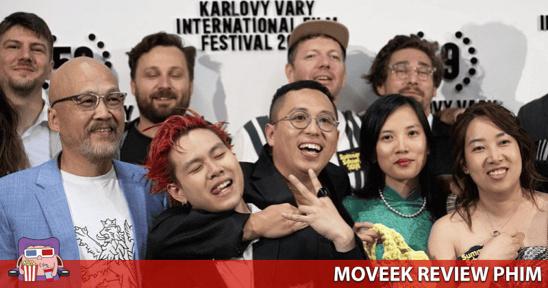 D&agrave;n diễn vi&ecirc;n c&ugrave;ng ekip Trường H&egrave;, 2001 tại Li&ecirc;n hoan phim quốc tế Karlovy Vary