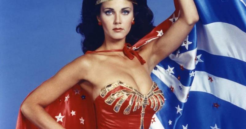 Trang phục kinh điển của Lynda Carter trong vai Wonder Woman.