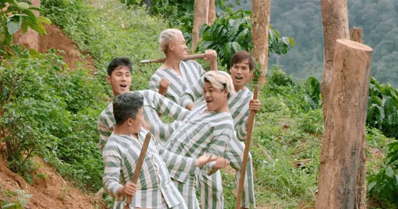 &hellip;hội tụ to&agrave;n những &ldquo;hot boy &aacute;o sọc&rdquo;