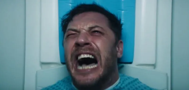 Eddie Brock thực hiện nhiều xét nghiệm sau một tai nạn bí ẩn