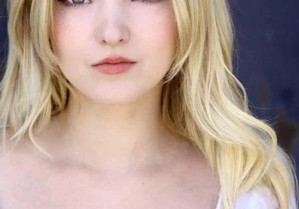Dove Cameron đặc biệt thu h&uacute;t khi v&agrave;o vai...