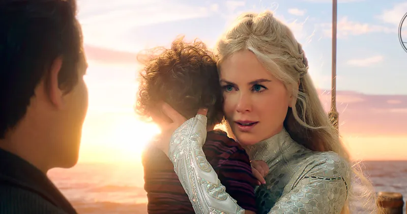 Nữ hoàng Atlanna (Nicole Kidman) bảo vệ bé Arthur Curry