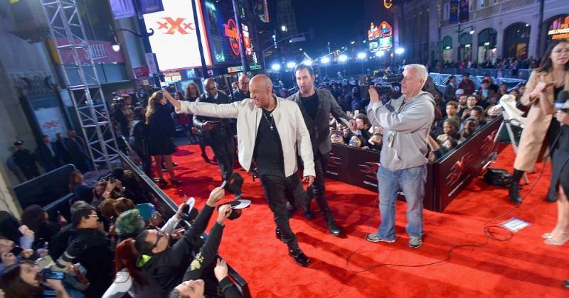 Ngay khi xuất hiện, mật vụ xXx - Vin Diesel đã thu hút toàn bộ sự chú ý của báo giới và người hâm mộ có mặt tại sự kiện. Nam diễn viên luôn tươi cười và thân thiện vẫy tay với fan hâm mộ.