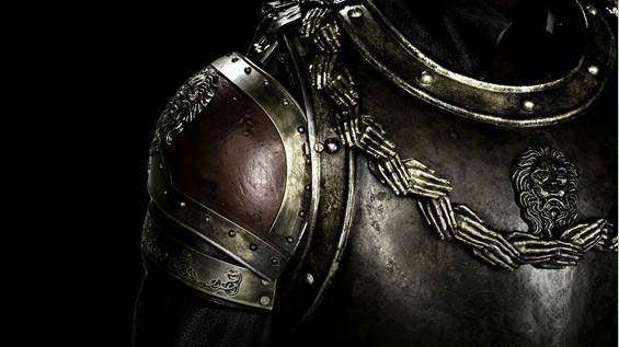 Bộ giáp được thiết kế riêng, vừa vặn với cơ thể của Tyrion. Ngoài ra nó cũng được trang trí họa tiết là những bàn tay tượng trưng cho chức vụ Hand of The King mà anh đảm nhiệm. 