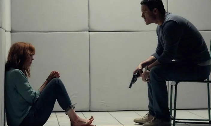 Cathy sẽ h&eacute; lộ những b&iacute; mật m&agrave; hắn &ndash; Luke Evans đang mong đợi?