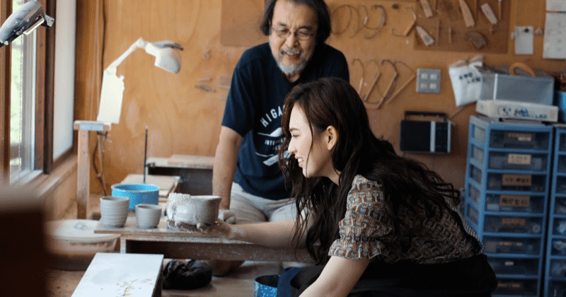 Đặc biệt, Phương Anh Đào còn được gặp lại hai nghệ nhân làm gốm Nhật Bản cũng là hai diễn viên trong phim Nhắm Mắt Thấy Mùa Hè. Lần này, Anh Đào còn được thầy Norihiro Takimoto hướng dẫn làm đồ gốm theo cách của người Nhật.
