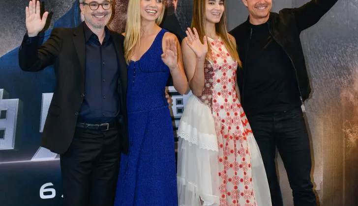 Nụ cười “tỏa nắng” luôn là “dấu hiệu nhận biết” của chàng diễn viên lừng danh Hollywood này dù ở nơi đâu.