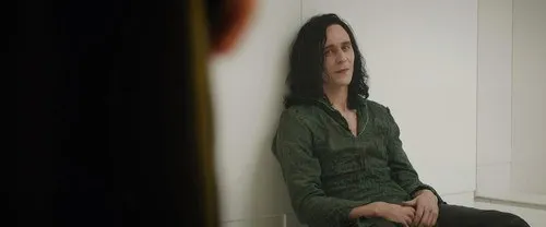 Để chống lại kẻ th&ugrave;, Thor buộc phải nhờ tới sự trợ gi&uacute;p của Loki đang bị giam giữ. Tuy nhi&ecirc;n với th&aacute;i độ lập lờ v&agrave; nụ cười c&oacute; phần giảo hoạt của Loki th&igrave; sự hợp t&aacute;c n&agrave;y kh&ocirc;ng biết sẽ đi đến đ&acirc;u.