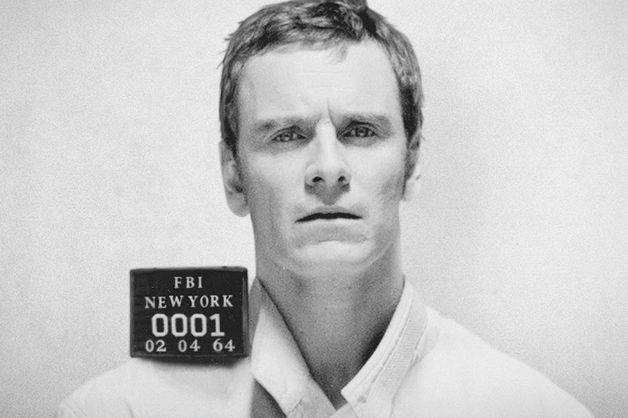 Trong phim, Erik Lehnsherr, với biệt danh là Magneto, bị kết án là đã ám sát Tổng thống Mỹ, John F. Kennedy.