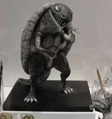 Những con th&uacute; cưng bỗng dung trở n&ecirc;n hết sức sống động trong t&aacute;c phẩm n&agrave;y của Tim Burton. Con r&ugrave;a &ldquo;tr&ocirc;ng &aacute;c &aacute;c&rdquo; n&agrave;y trong phim cao đến 7.5m, được giới thiệu l&agrave; kết quả &ldquo;kh&ocirc;ng mấy vui vẻ&rdquo; khi đem khoa học t&aacute;c động v&agrave;o tự nhi&ecirc;n. Điều đ&oacute; ho&agrave;n to&agrave;n ph&ugrave; hợp với &yacute; tưởng nền tảng cho bộ phim: Nếu bạn cải tạo tự nhi&ecirc;n với c&aacute;i đầu kh&ocirc;ng tỉnh t&aacute;o v&agrave; thiếu t&igrave;nh y&ecirc;u thương th&igrave; c&oacute; thể tạo ra những con qu&aacute;i th&uacute;.