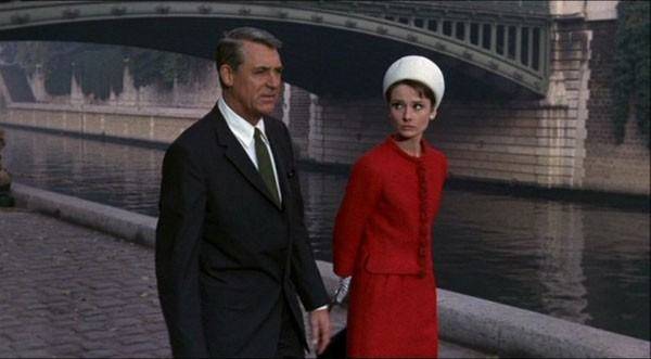 Audrey Hepburn và Cary Grant trong Charade.